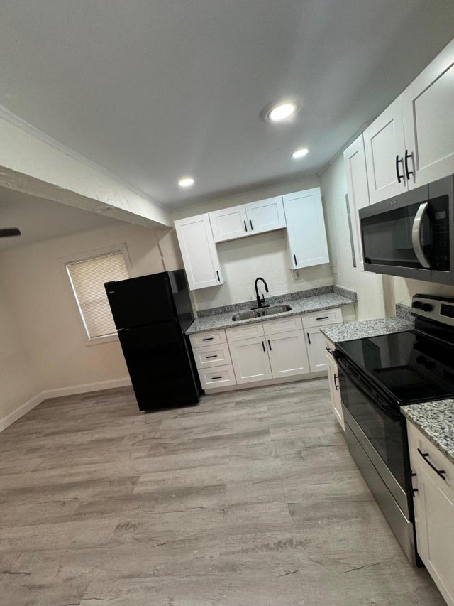 4 of 14 - 1324 F Av #1, Riviera Beach, FL