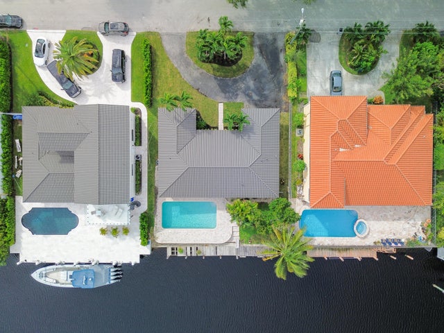 4 of 5 - 2433 Se 10th St, Pompano Beach, FL