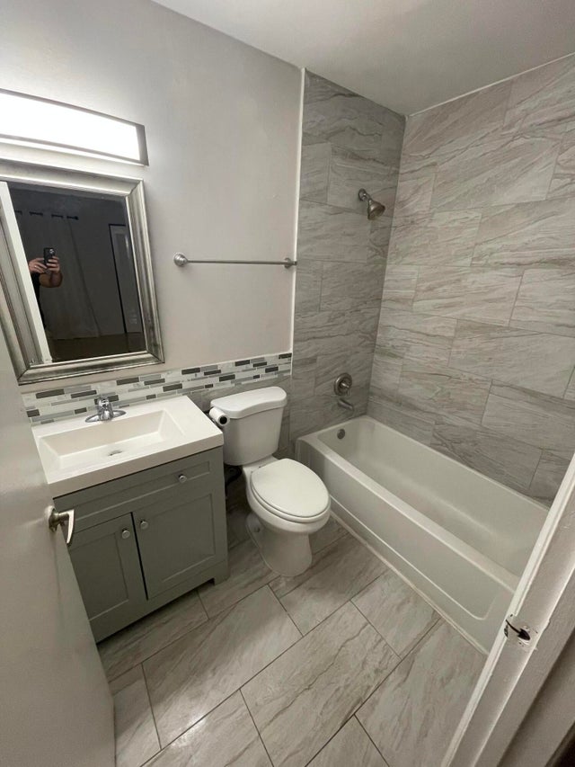 3 of 4 - 420 Meadows Circle, Boynton Beach, FL