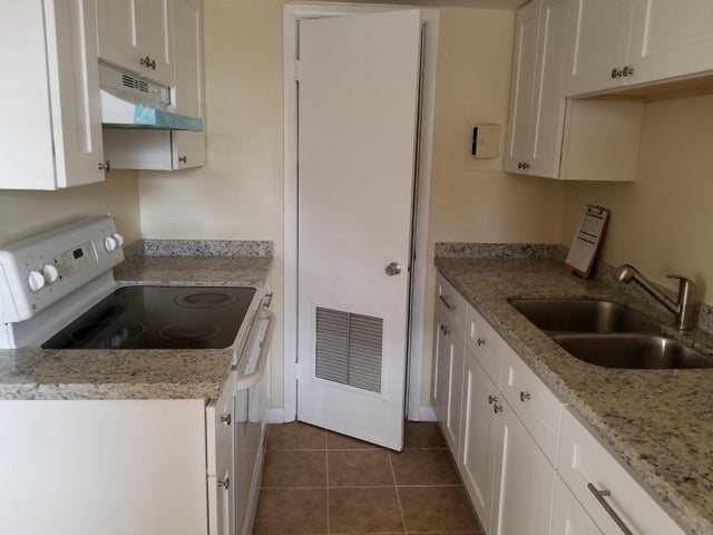 3 of 8 - 1600 S N St #106, Lake Worth Beach, FL