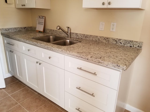 4 of 8 - 1600 S N St #106, Lake Worth Beach, FL