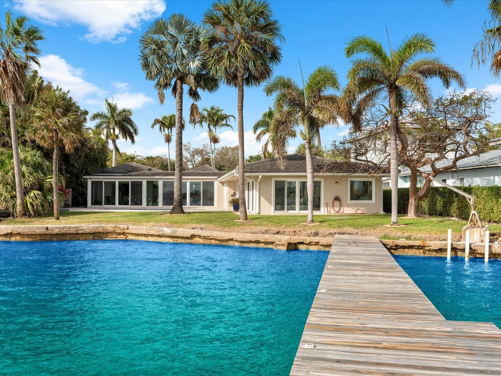 714 S Lake Dr, Lantana