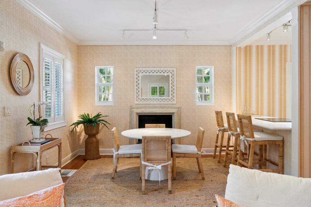 151 S County Road #1st Fl, Palm Beach