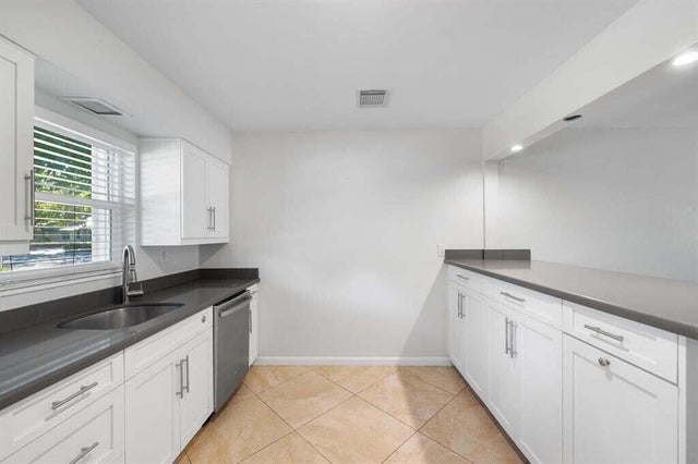 3 of 20 - 3801 Ne 22nd Ter #2, Lighthouse Point, FL