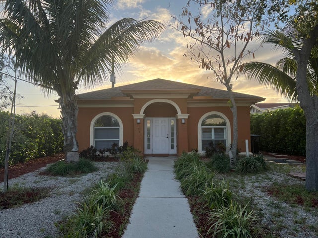 1 of 17 - 731 S J St, Lake Worth Beach, FL