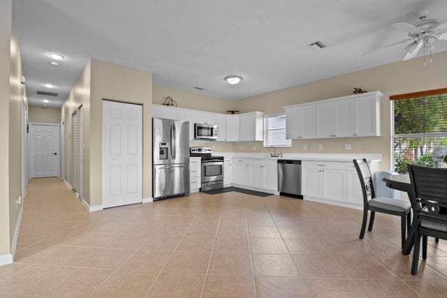 2 of 17 - 731 S J St, Lake Worth Beach, FL