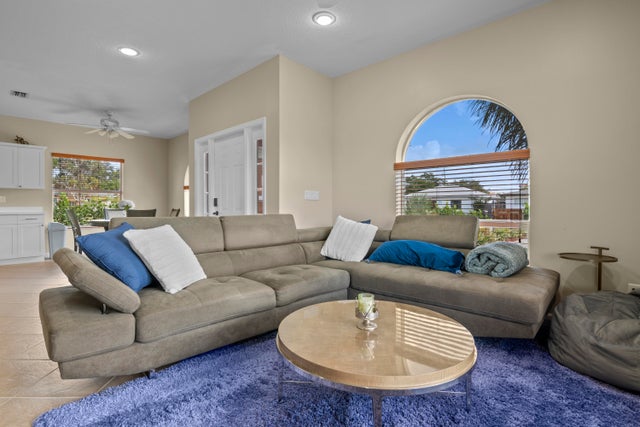 3 of 17 - 731 S J St, Lake Worth Beach, FL