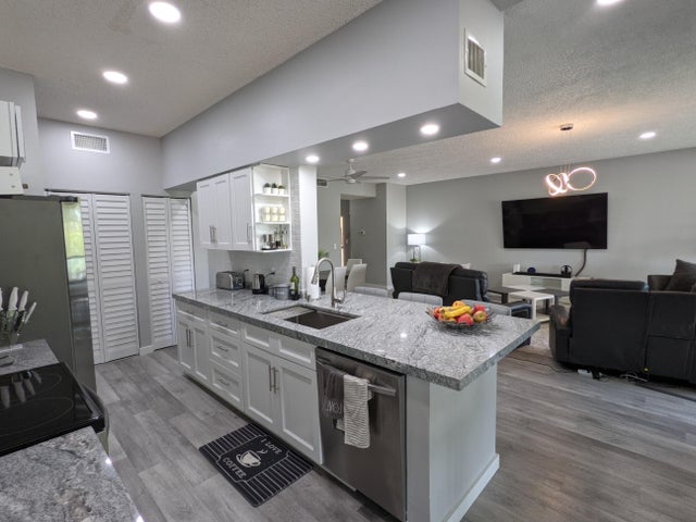 2 of 34 - 105 Half Moon Circle #f2, Hypoluxo, FL