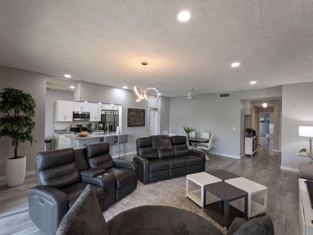 3 of 34 - 105 Half Moon Circle #f2, Hypoluxo, FL
