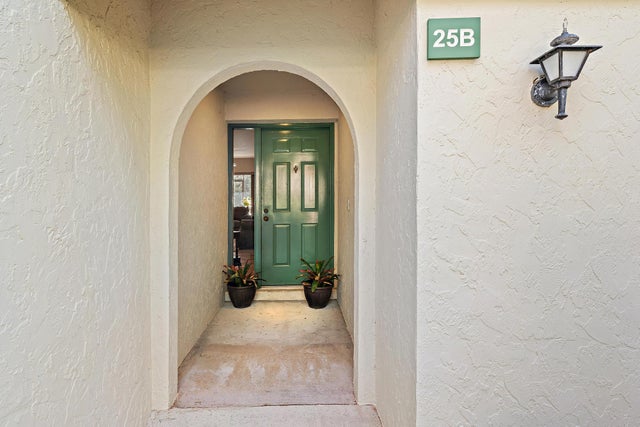 2 of 29 - 25 Lexington Lane W #b, Palm Beach Gardens, FL