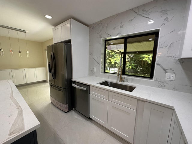 4 of 18 - 5325 Havasu Ct, Lake Worth, FL