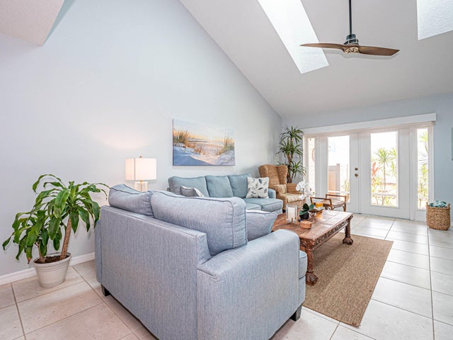 4 of 50 - 559 6th St, Vero Beach, FL