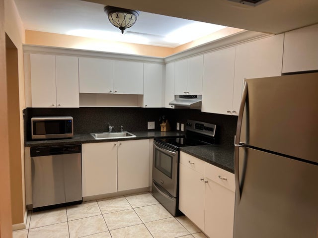 2 of 24 - 203 Suffolk #e, Boca Raton, FL