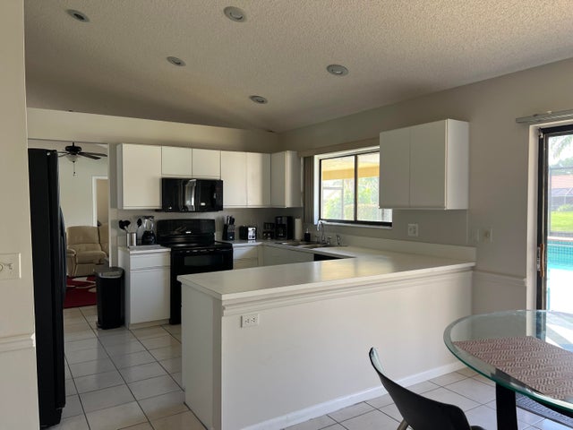 4 of 30 - 9775 Sun Pointe Dr, Boynton Beach, FL