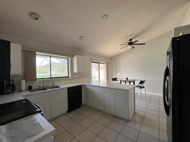 5 of 30 - 9775 Sun Pointe Dr, Boynton Beach, FL