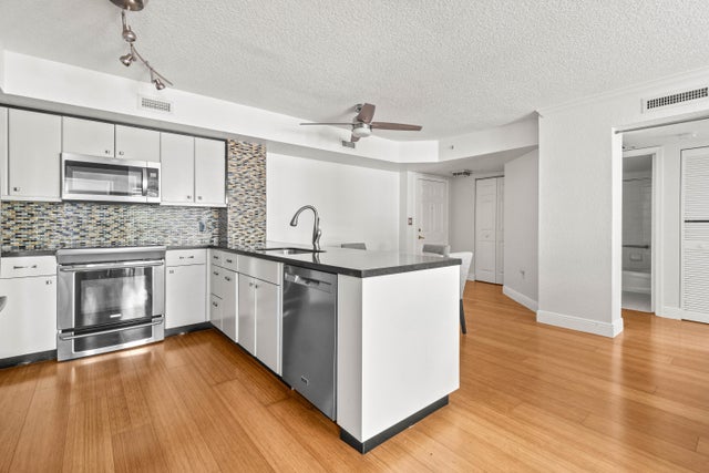 4 of 35 - 1801 N Flagler Dr #407, West Palm Beach, FL