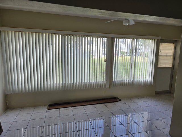 5 of 17 - 3186 Via Poinciana #106, Lake Worth, FL