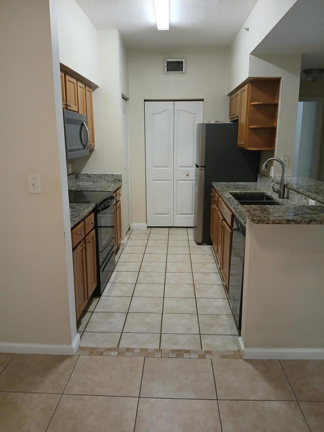 5 of 14 - 9833 Baywinds Dr #7202, Royal Palm Beach, FL