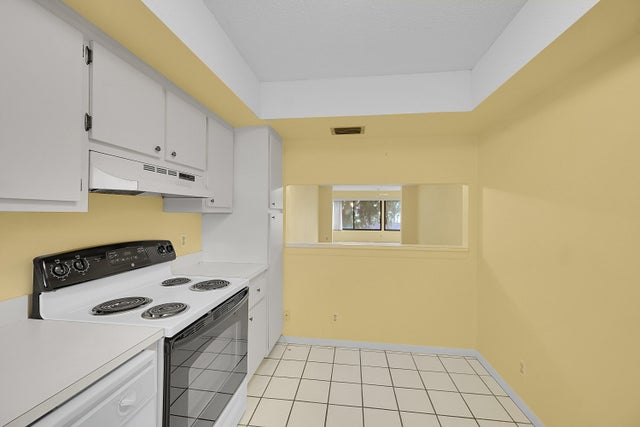 4 of 28 - 3154 Via Poinciana #306, Lake Worth, FL