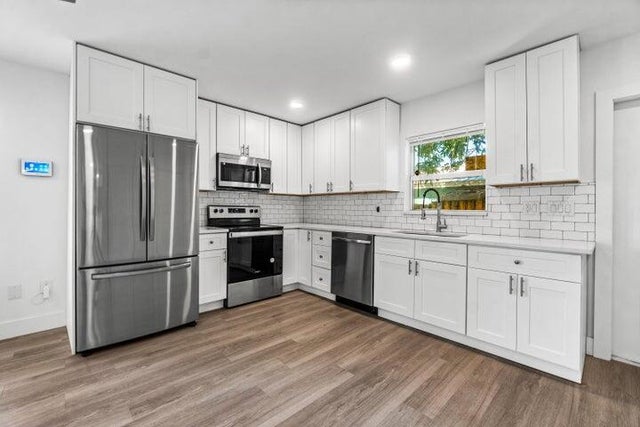 3 of 19 - 4400 Greenwood Av, West Palm Beach, FL