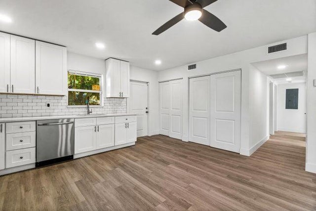 4 of 19 - 4400 Greenwood Av, West Palm Beach, FL