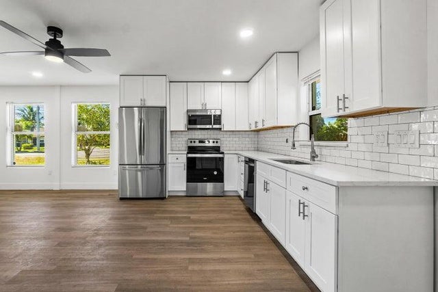 5 of 19 - 4400 Greenwood Av, West Palm Beach, FL