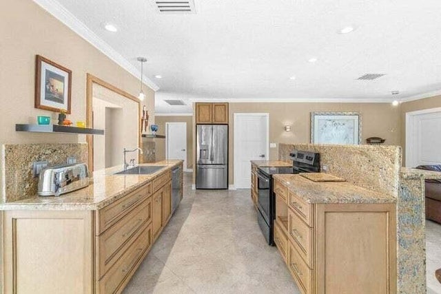 5 of 34 - 653 Nw 10th Ct, Boca Raton, FL