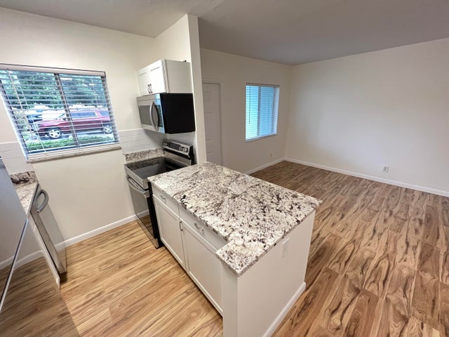 5 of 8 - 306 E Ocean Av #108, Boynton Beach, FL