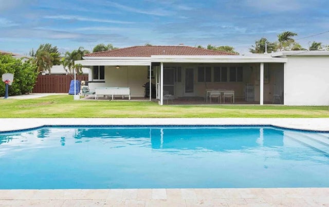 2 of 18 - 247 Bloomfield Dr, West Palm Beach, FL