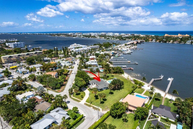 2 of 46 - 210 S Lake Dr, Lantana, FL