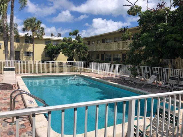 2 of 8 - 1310 S Federal Hwy #1, Lake Worth Beach, FL