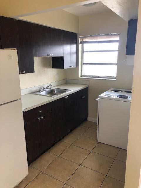 4 of 8 - 1310 S Federal Hwy #1, Lake Worth Beach, FL