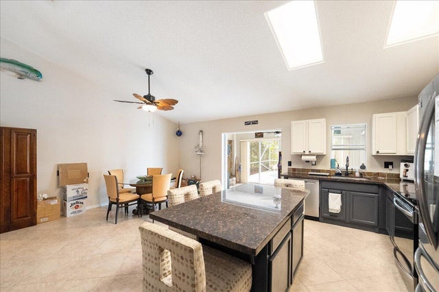 3 of 20 - 279 Sw Glenwood Dr, Port Saint Lucie, FL