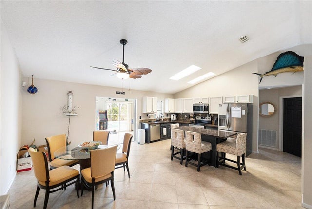 4 of 20 - 279 Sw Glenwood Dr, Port Saint Lucie, FL