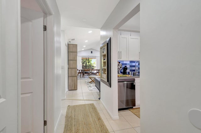 5 of 39 - 5151 W Club Circle #205, Boca Raton, FL
