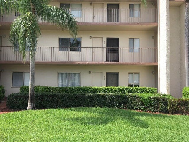 1 of 18 - 4070 Tivoli Ct #202, Lake Worth, FL