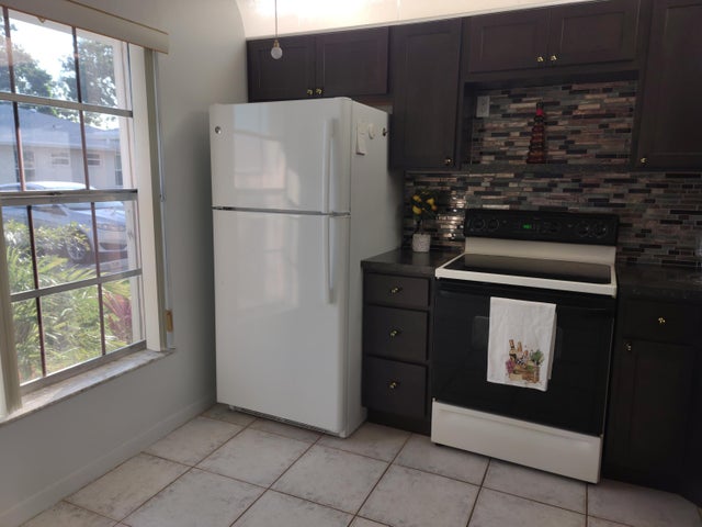3 of 17 - 369 Bennington Lane, Lake Worth, FL