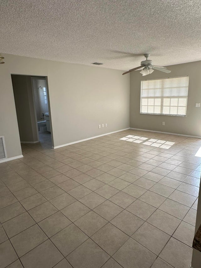 4 of 12 - 2480 Se Rock Springs Dr, Port Saint Lucie, FL