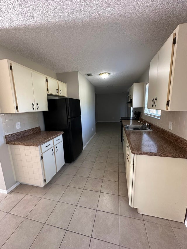 5 of 12 - 2480 Se Rock Springs Dr, Port Saint Lucie, FL