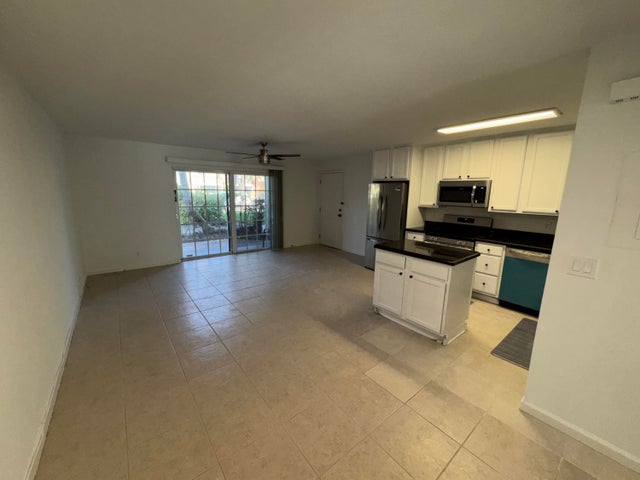 4 of 41 - 110 N Lakeside Dr #2, Lake Worth Beach, FL