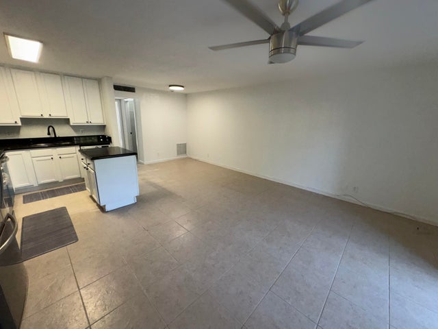 5 of 41 - 110 N Lakeside Dr #2, Lake Worth Beach, FL