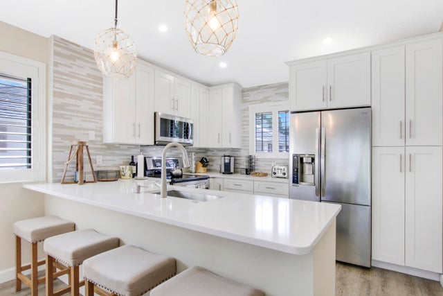 1 of 25 - 704 Club Dr, Palm Beach Gardens, FL