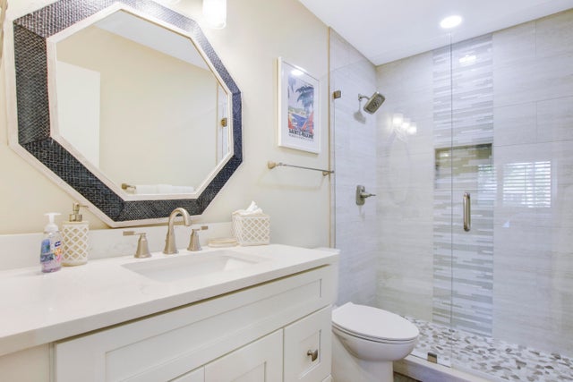 4 of 25 - 704 Club Dr, Palm Beach Gardens, FL
