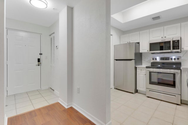 2 of 33 - 2809 Amalei Dr #202, Palm Beach Gardens, FL