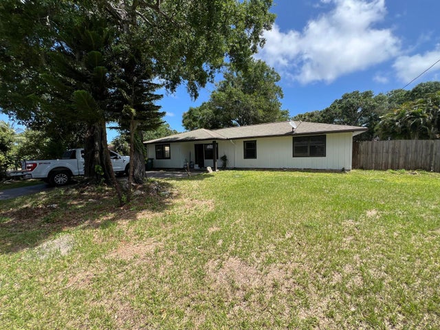 1 of 14 - 2008 S 30th St, Fort Pierce, FL