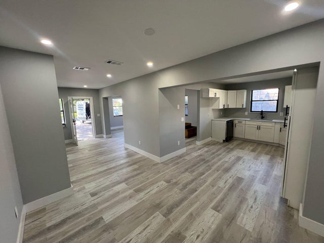 3 of 14 - 2008 S 30th St, Fort Pierce, FL