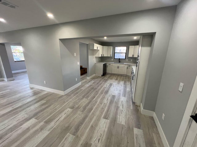 4 of 14 - 2008 S 30th St, Fort Pierce, FL