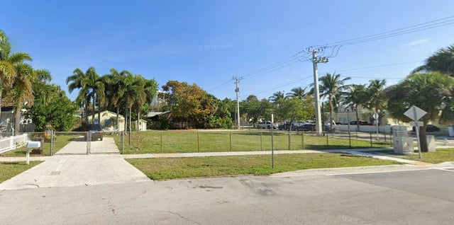 3 of 9 - 409 45th St, West Palm Beach, FL