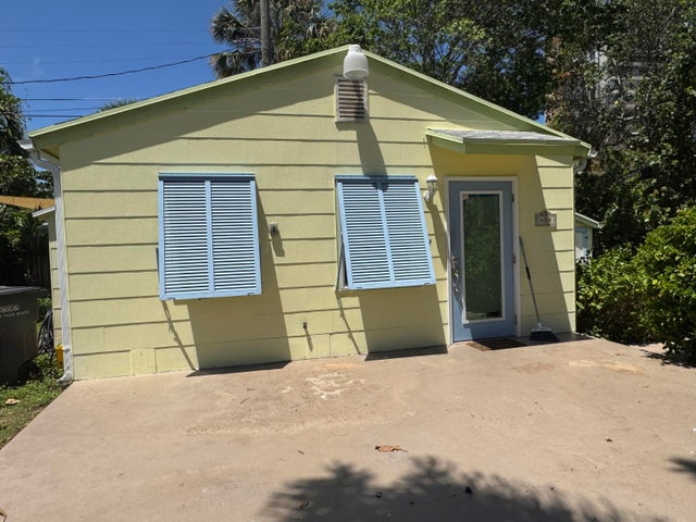 4 of 9 - 409 45th St, West Palm Beach, FL