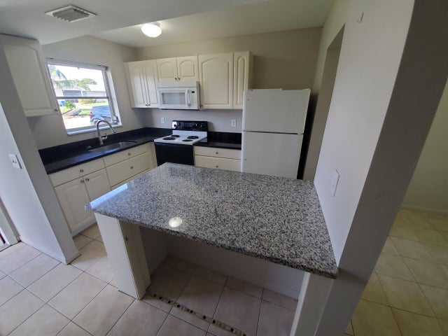 5 of 12 - 2984 Se Bonita St, Stuart, FL